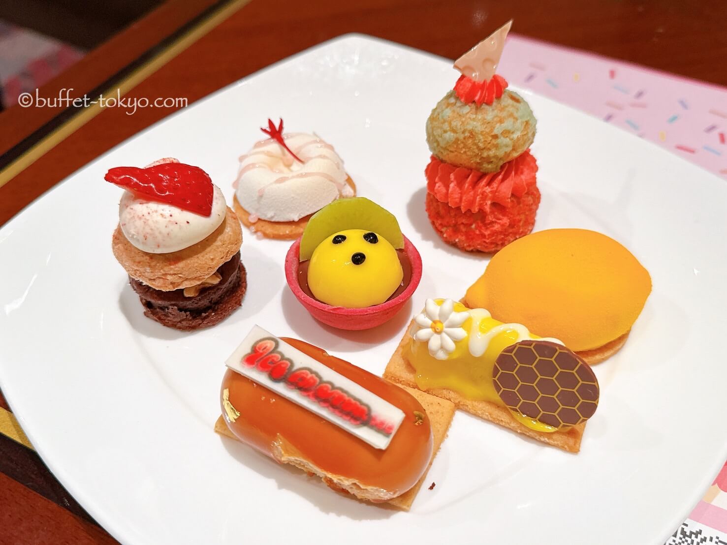 《夏ビュッフェ東京2025》都内のホテルで食べ放題！ヒルトン東京「アイスクリーム・リパブリック」実食レポも